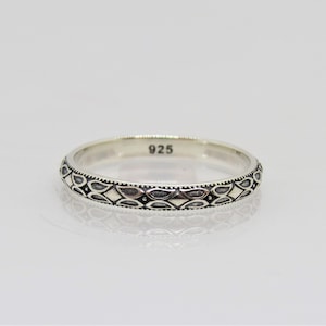 Vintage Sterling Silver Carved Band Ring Size 7