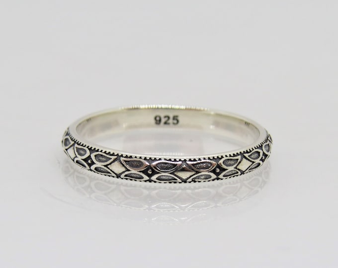 Vintage Sterling Silver Carved Band Ring Size 7