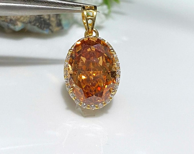 Vintage 15K 610 Solid Gold Oval cut Champagne Topaz & White Topaz Pendant.