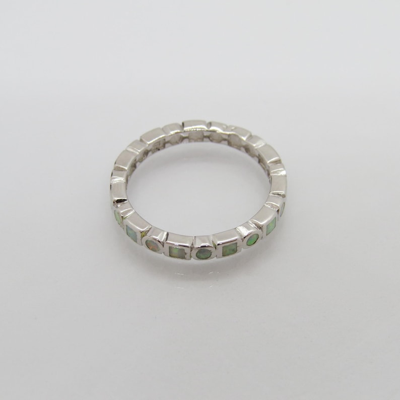 Anillo vintage de plata de ley con incrustaciones redondas y cuadradas de ópalo, talla 6 imagen 2