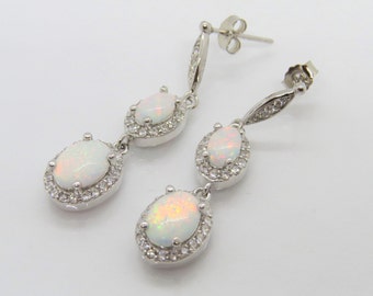 Boucles d'oreilles pendantes en argent sterling avec opale blanche et topaze blanche de taille ovale