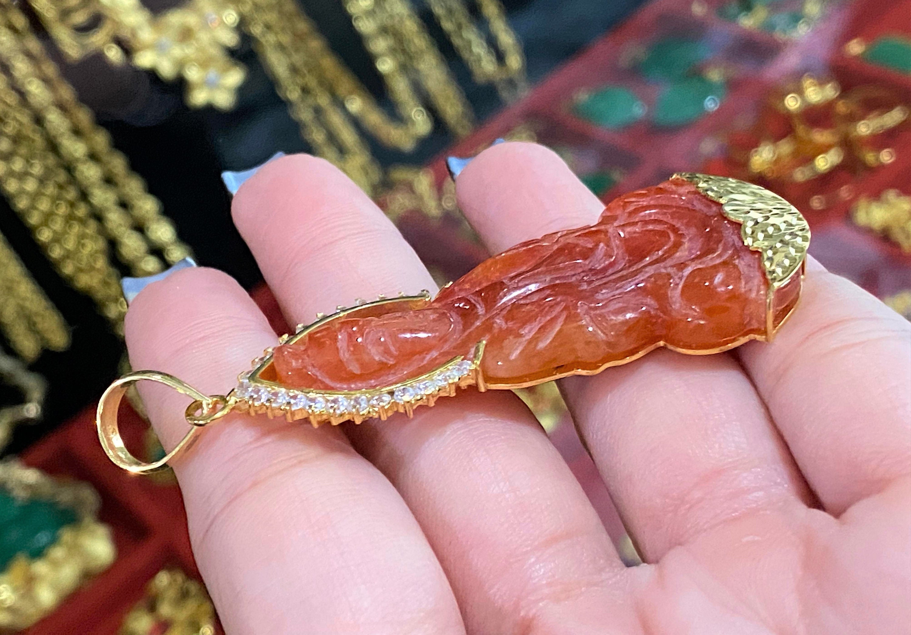 Vintage 18K Solid Yellow Gold Red Jade Jadeite Jade, White Vintage 18K Solid Yellow Gold Red Jade Jadeite Jade, White