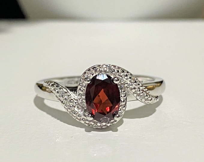 Vintage Sterling Silver Natural Garnet & Diamond Ring.