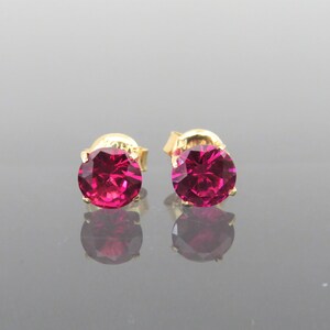 Vintage 18K Solid Yellow Gold Round cut Ruby Stud Earrings 4mm