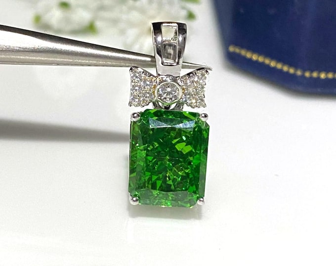 Vintage 15K 610 Solid White Gold Emerald & White Topaz Rectangular Pendant.