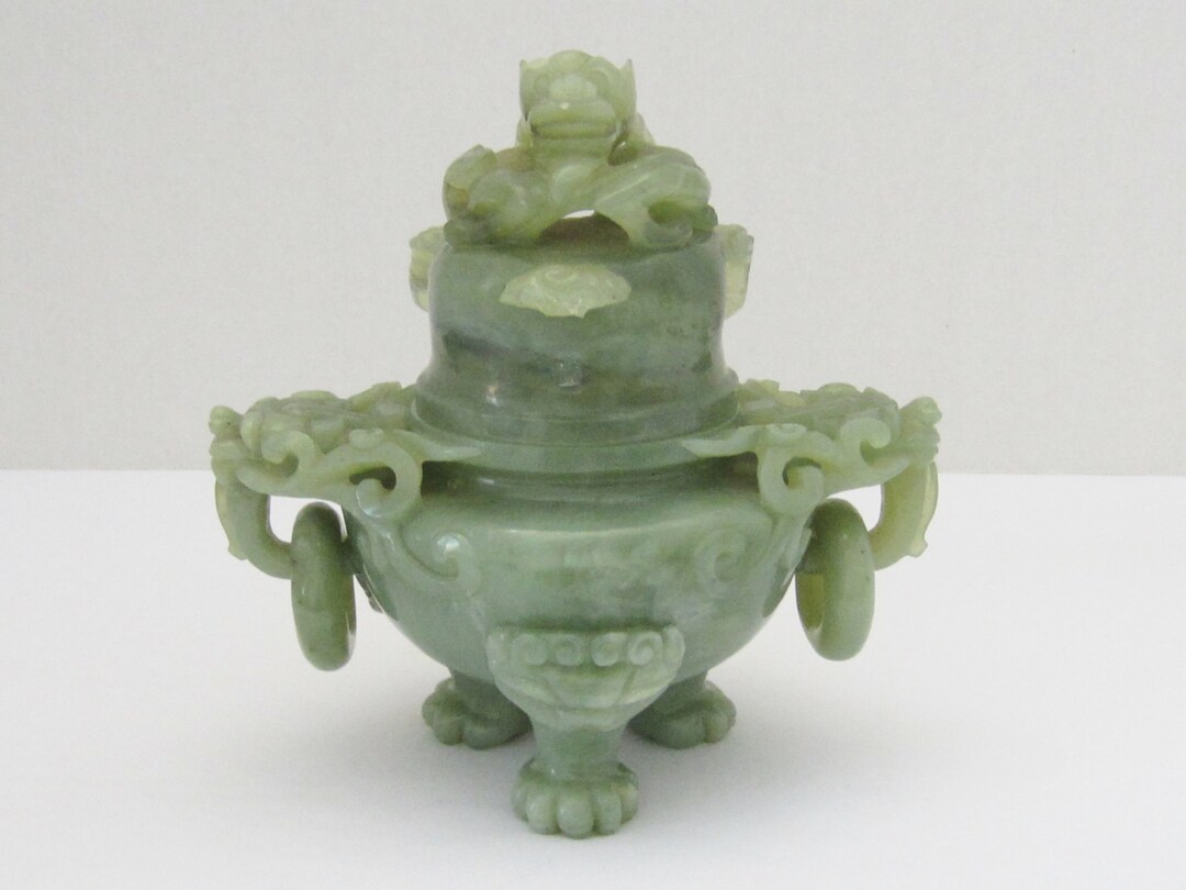 翡翠 船形工芸品 龍の彫刻