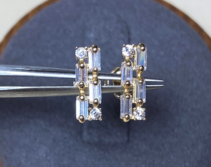 Vintage 14K Solid Yellow Gold White Sapphire Stud Earrings.