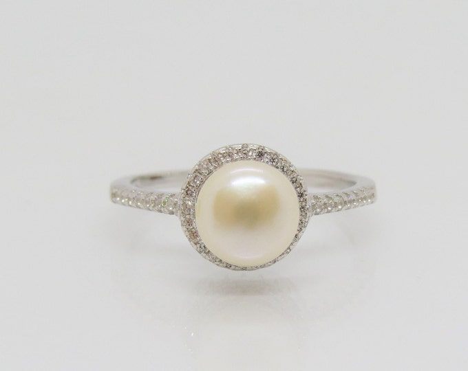 Vintage Sterling Silver Freshwater Pearl & White Topaz Ring Size 8