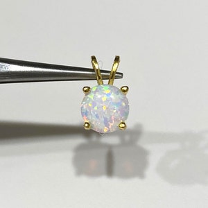 Vintage 18K Solid Yellow Gold Round cut White Opal Pendant.
