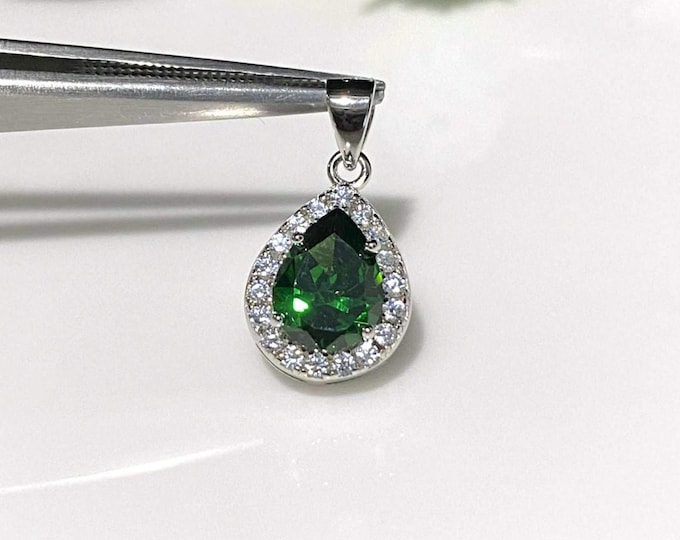 Vintage Sterling Silver Pear cut Emerald & White Topaz Pendant