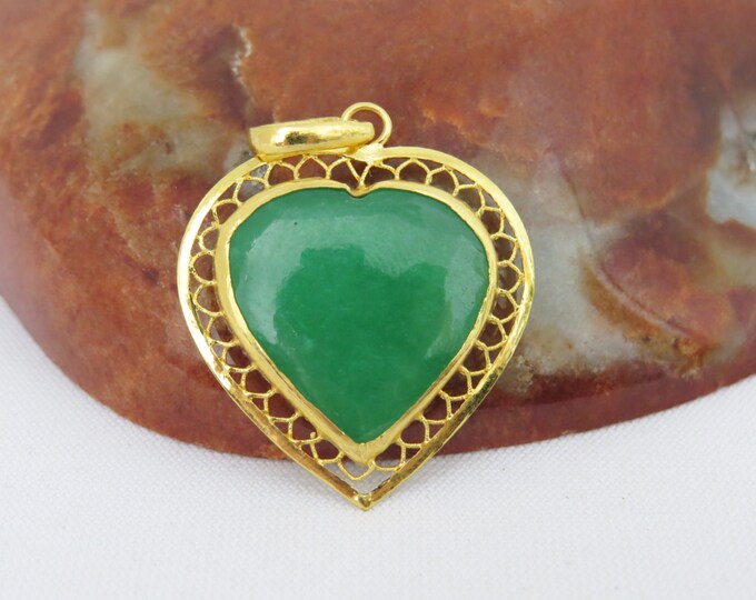 Vintage 24K 980 Solid Gold Apple Green Jadeite Jade Filigree Heart Pendant