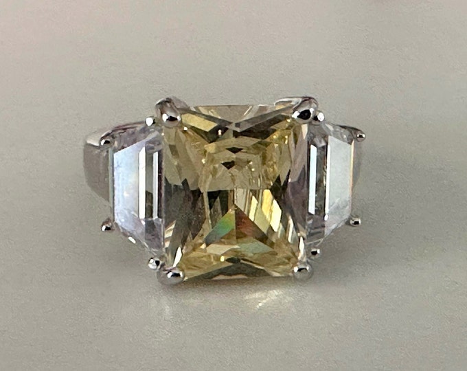 Vintage Sterling Silver Citrine & White Topaz Three Stone Ring.
