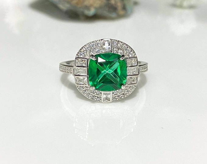 Vintage Sterling Silver Cushion Emerald & White Topaz Ring Size 7.