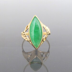Vintage 18K Solid Yellow Gold Natural Green Jadeite Jade Ring Size 7.75
