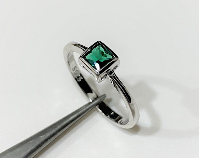 Sterling Silver Square cut Emerald Ring.