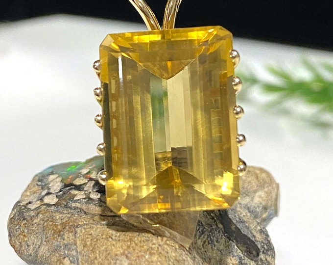 Vintage 14K Solid Yellow Gold 20ct Natural Citrine Rectangular Pendant.