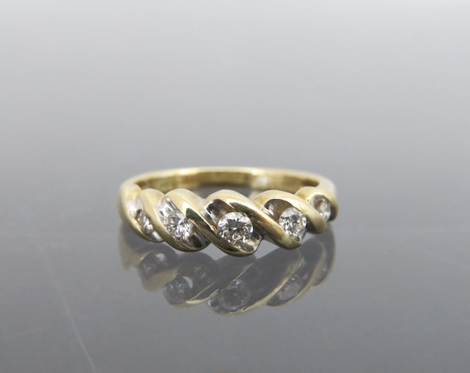 Vintage 14K Solid Yellow Gold Genuine Diamond Wedding Band Ring Size 5.25