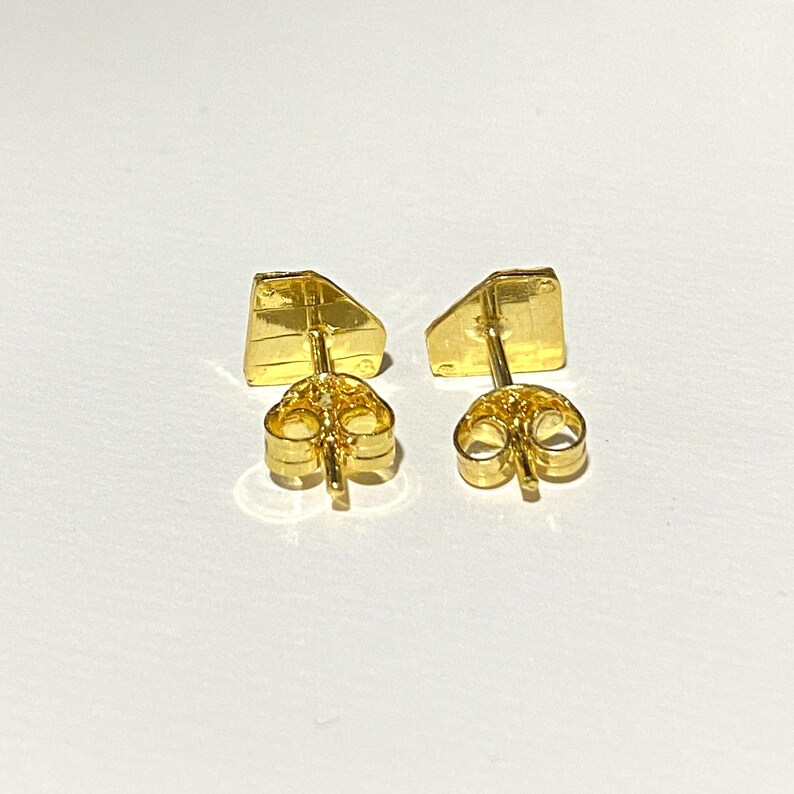 Vintage 18K Solid Yellow Gold Diamond Shape Earrings. image 6