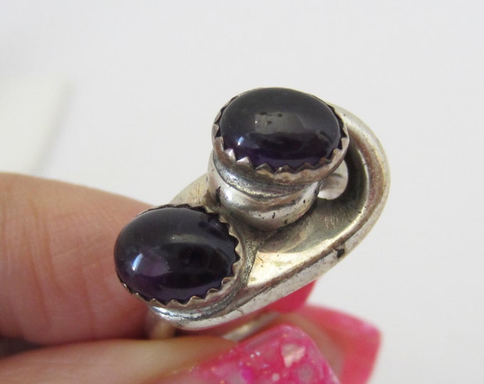 Vintage Modernist sterling silver Natural Amethyst Cabochon Ring Size 6
