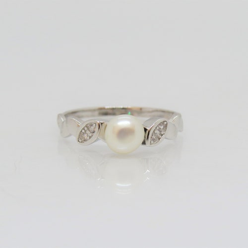 Vintage Sterling Silver White Pearl Swirly Ring Size 7 - Etsy