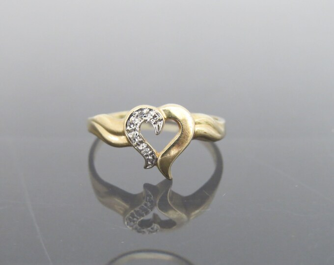Vintage 14K Solid Yellow Gold Genuine Diamond Heart Ring Size 6
