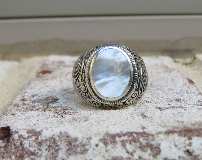Vintage Sterling Silver White Seashell Men Ring.