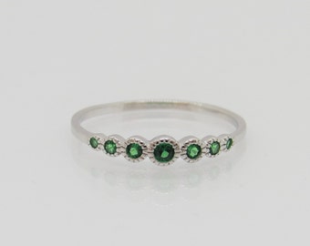 Vintage Sterling Silver Round cut Emerald Band Ring