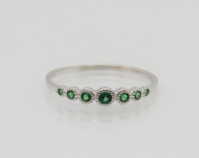 Vintage Sterling Silver Round cut Emerald Band Ring
