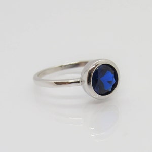 Sterling Silver Round cut Blue Sapphire Ring Size 7
