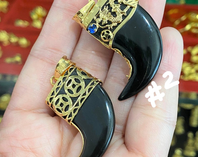 Vintage 18K Solid Gold Black Onyx Money Coin Horn Pendant.