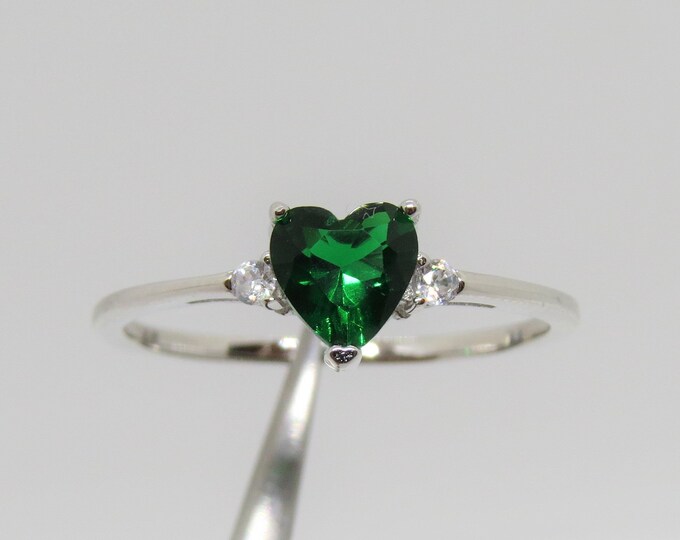 Vintage Sterling Silver Heart Cut Emerald & White Topaz Ring Size 8.75