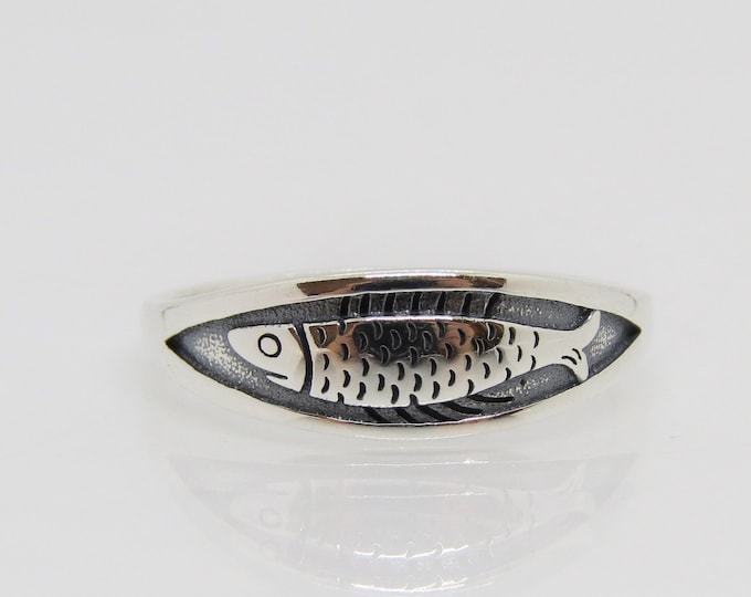 Sterling Silver Fish Dome Ring Size 8