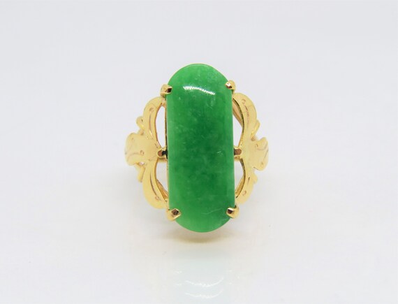 Vintage 18K Solid Yellow Gold Saddle Green Jadeite