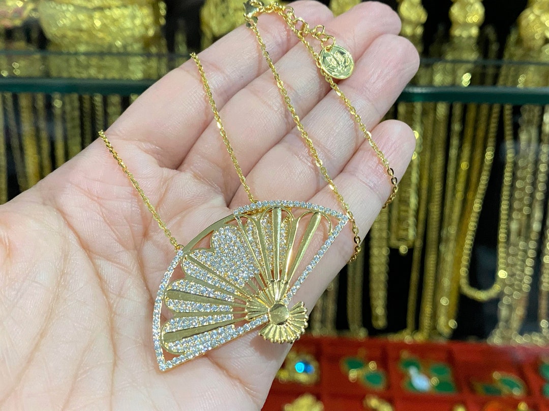 Vintage 18K Solid Yellow Gold White Topaz Moveable Fan