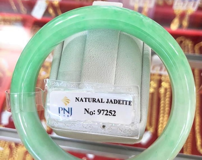 Vintage Translucent Natural Green, White Jadeite Jade Oval Bangle Bracelet 54.8MM