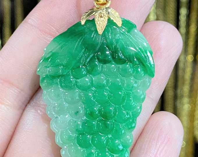 Vintage 14K Solid Gold Natural Green Jadeite Jade Grape Pendant .