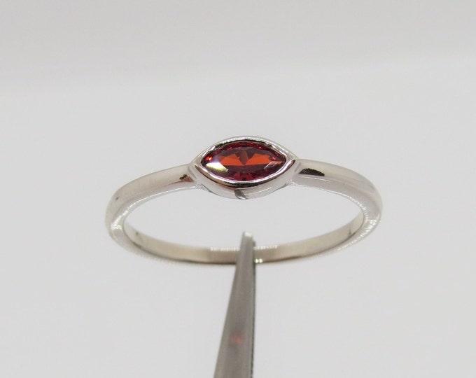 Vintage Sterling Silver Marquis cut Garnet Ring Size 7