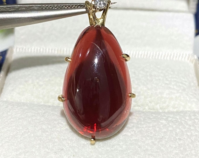 Vintage 14K Solid Yellow Gold 22ct Natural Pear cut Garnet & Diamond Pendant.