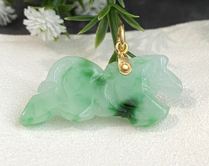 Vintage 18K Solid Gold Translucent Green, White Jadeite Jade Chinese Zodiac Horse Carved Pendant