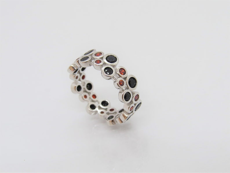 Vintage Sterling Silver Black Onyx /& Garnet Wedding Band Ring Size 7