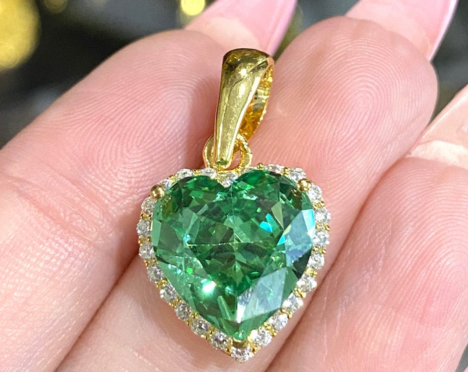 Vintage 15K 610 Solid Gold Emerald & White Topaz Heart Pendant.