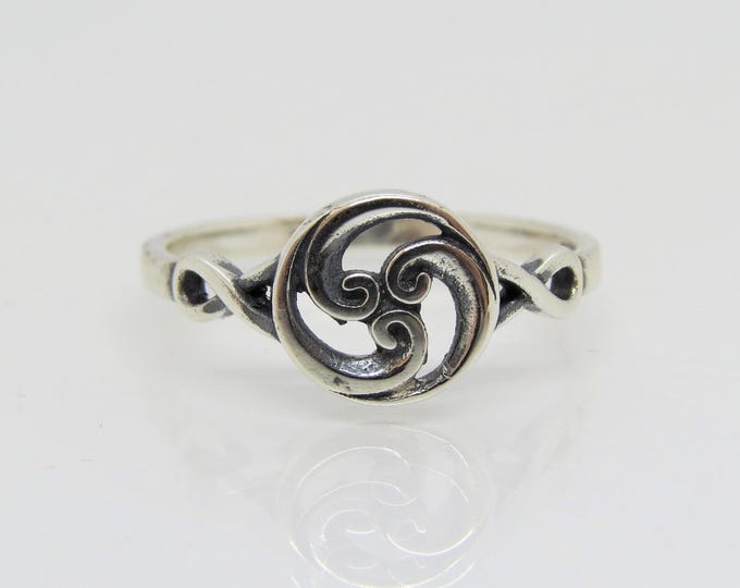 Vintage Sterling Silver Celtic Spiral Ring Size 7