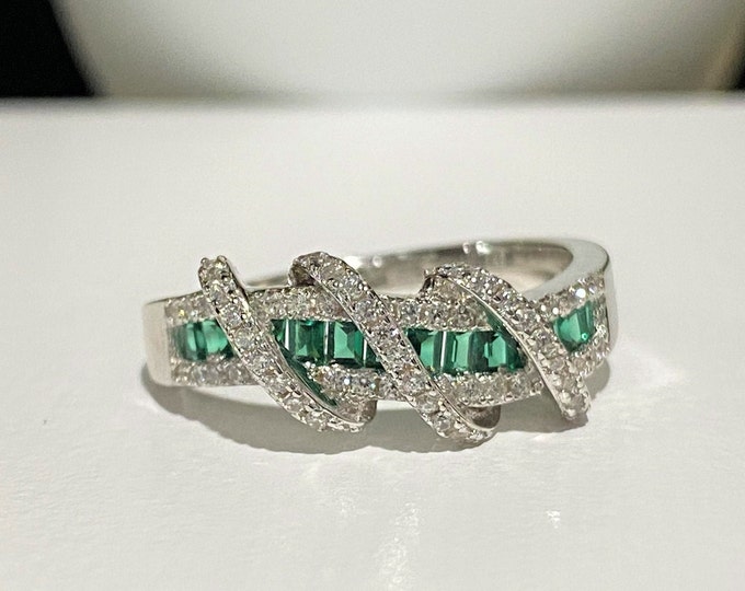 Vintage Sterling Silver Emerald & White Topaz Ring Size 8.