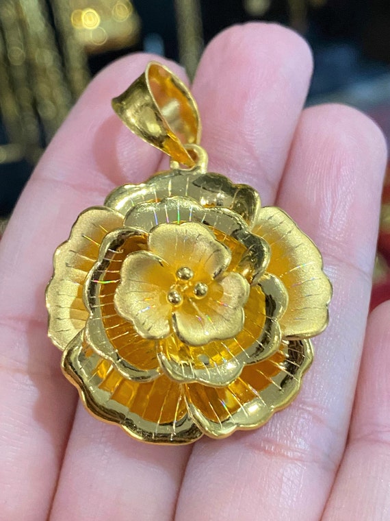 Vintage 24K 999 Pure Gold Flower Pendant.