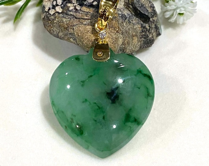Vintage 14K Solid Yellow Gold Natural Green Jadeite Jade White Topaz Heart Pendant.