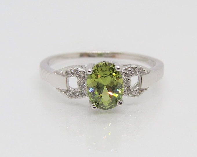 Vintage Sterling Silver Peridot & White Topaz Ring Size 4