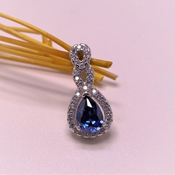 Vintage Sterling Silver Tanzanite & White Topaz Pendant.