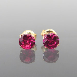 Vintage 18K Solid Yellow Gold Round cut Ruby Stud Earrings