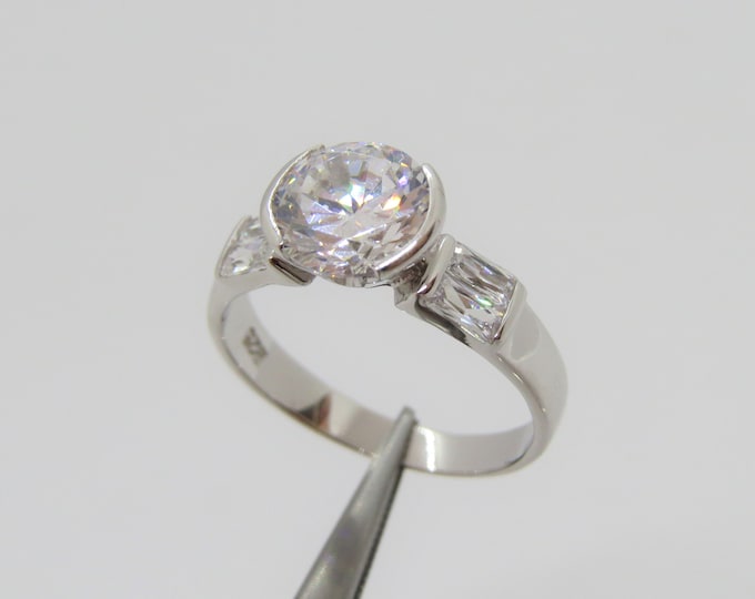 Vintage Sterling Silver Round cut White Topaz Engagement Ring Size 8