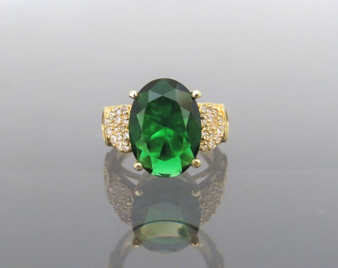 Vintage 18K Solid Yellow Gold Emerald & White Topaz Cocktail Ring Size 6
